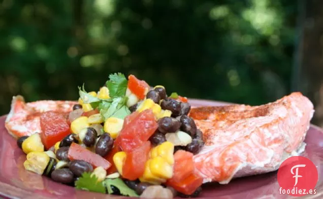 Salmón con Salsa de Frijoles Negros Calientes