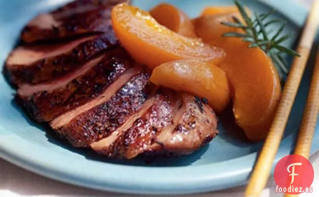 Pechuga de Pato Frotada con Romero con Albaricoques Caramelizados