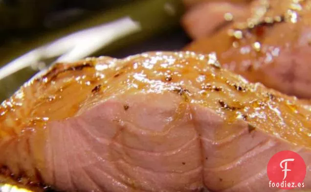 Salmón Escalfado con Té Verde y Salsa de Lima y Jengibre