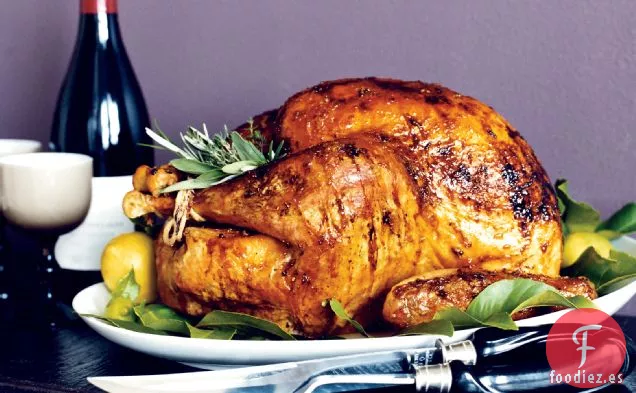 Pavo Glaseado de Albaricoque con Salsa de Hierbas Frescas