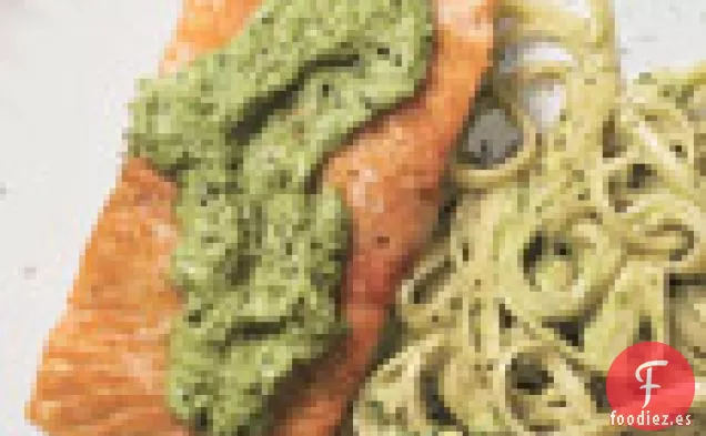 Salmón Braseado con Linguini y Pesto de Rampa