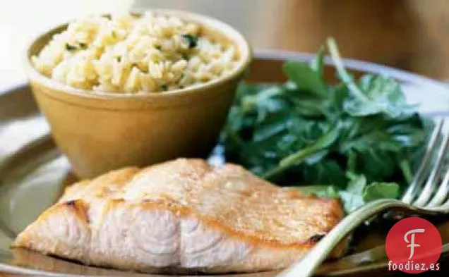 Salmón Glaseado con Miel y Jengibre con Ensalada de Rúcula