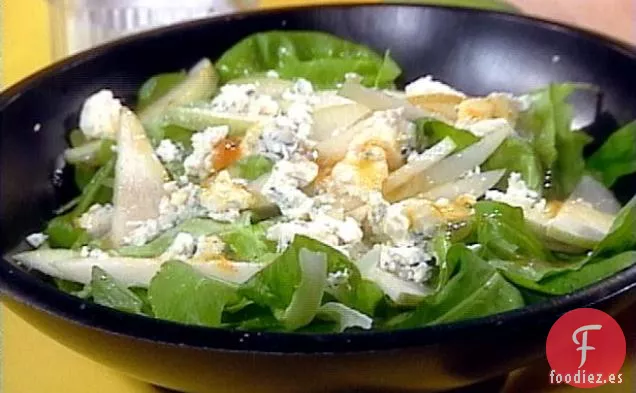 Ensalada de Rúcula con Pera, Queso Azul y Vinagreta de Albaricoque