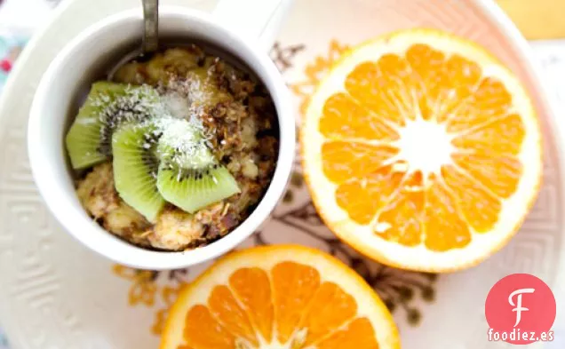 Granola de Coco Dulce y Dátiles Con Látigo de Plátano