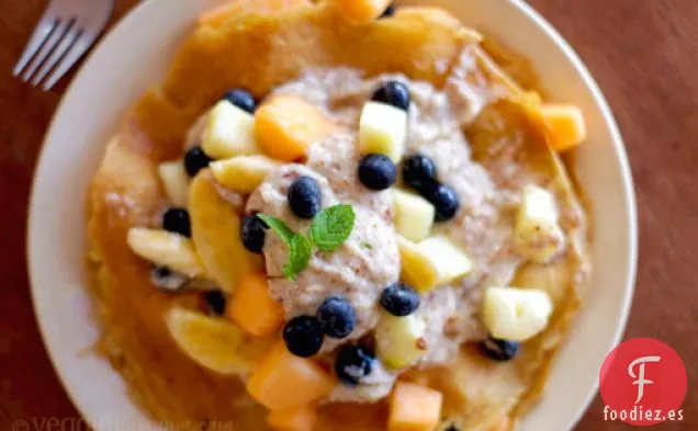Crepes de Coco Con Frutas Tropicales y Crema de Almendras de Plátano