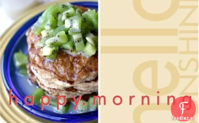 Tortitas De Trigo Integral De Plátano Con Jarabe De Leche De Coco Azucarado