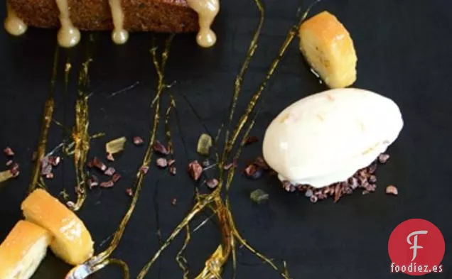 Rebanada De Dátiles Con Plátanos De Té Earl Grey Y Helado De Jengibre Con Tallo
