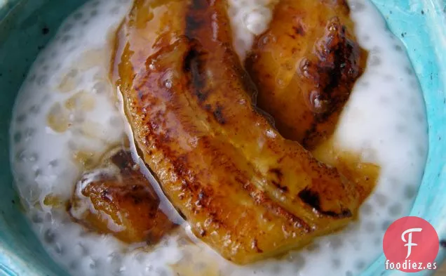 Pudín De Tapioca De Coco Con Cardamomo Y Bananas Caramelizadas