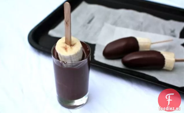 Pops de Plátano Sumergidos con Mantequilla de Cacahuete y Chocolate