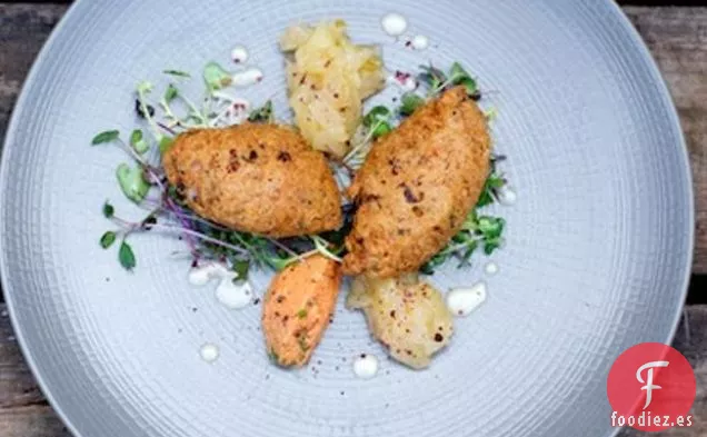 Buñuelos De Cangrejo Con Chutney De Manzana Ardiente