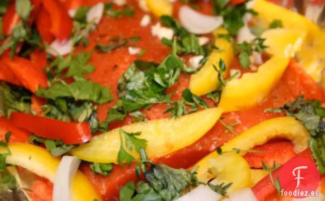 Salmón Simple con Hierbas y Verduras Frescas