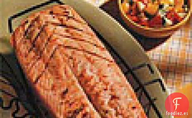 Salmón a la Parrilla con Salsa de Tomate, Pepino y Alcaparras