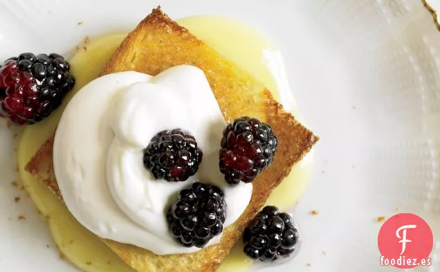 Moras con Crema de Limón y Brioche Tostado