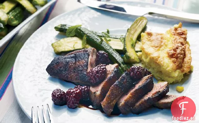 Pechugas de Pato Especiadas a la Parrilla con Moras