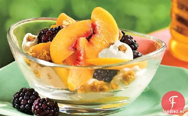 Tazas de Fruta de Durazno, Mora y Yogur