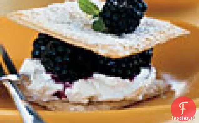 Napoleones de Mora Frescos con Mousse de Queso Crema