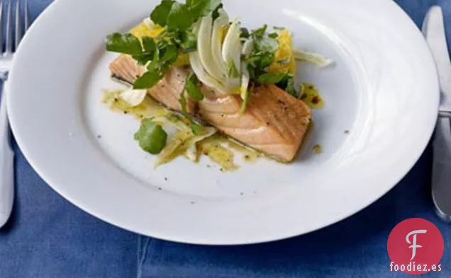 Salmón Con Ensalada De Hinojo Y Naranja