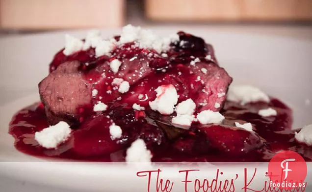 Bistec A La Parrilla Y Queso Azul Con Glaseado De Bayas