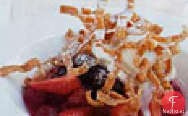 Compota de Bayas con Tiras Crujientes de Won Ton y Helado de Vainilla