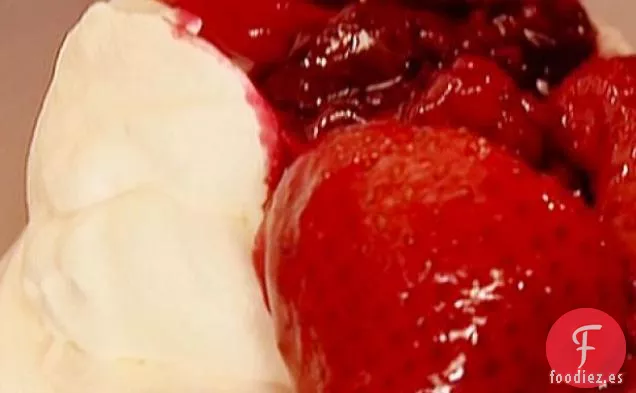 Merengues Chantilly con Bayas Asadas