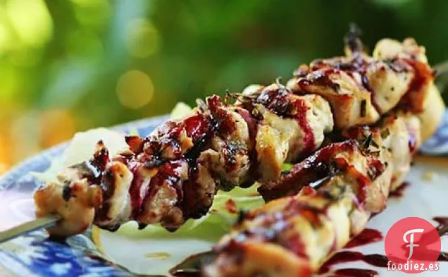 Brochetas De Pollo Al Romero Con Salsa De Bayas
