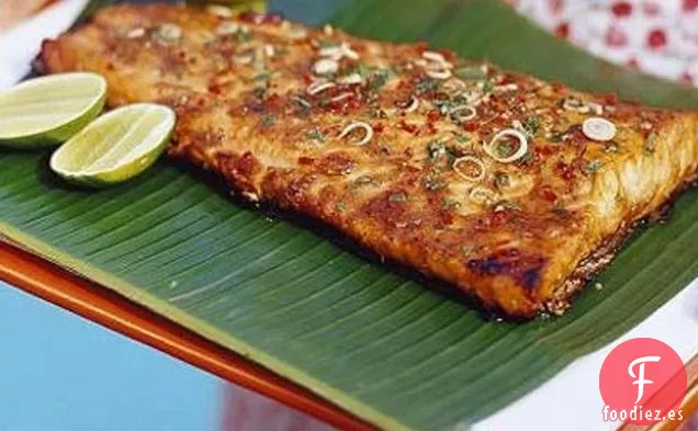 Salmón De Tamarindo A la Barbacoa Con Hierba De Limón, Chile y Jengibre