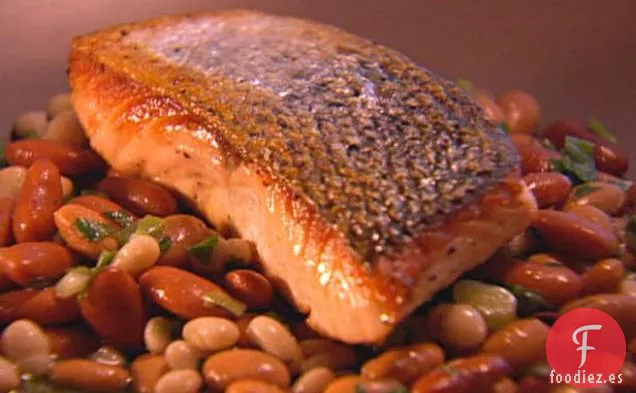 Salmón Braseado con Ensalada de 3 Frijoles