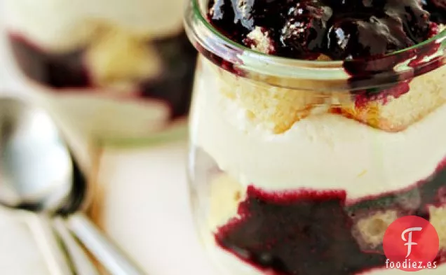Bagatelas De Arándanos Con Látigo De Mascarpone