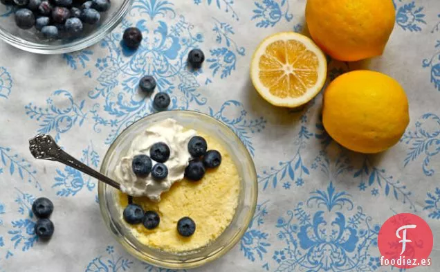 Nubes De Limón Meyer Con Crema Batida De Limón Y Arándanos Frescos