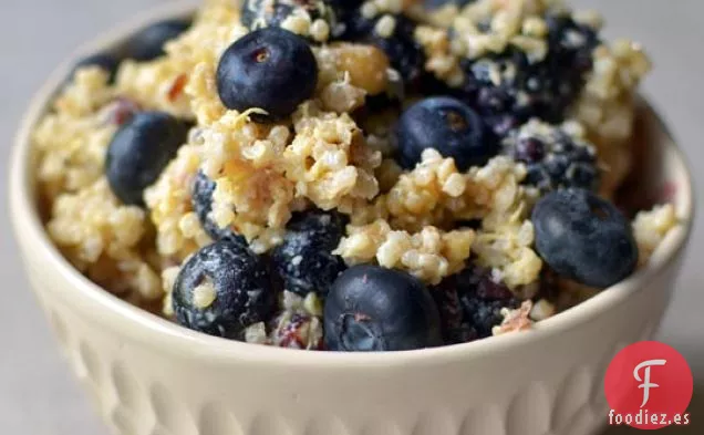 Ensalada De Cereales De Desayuno Con Arándanos, Avellanas y Limón