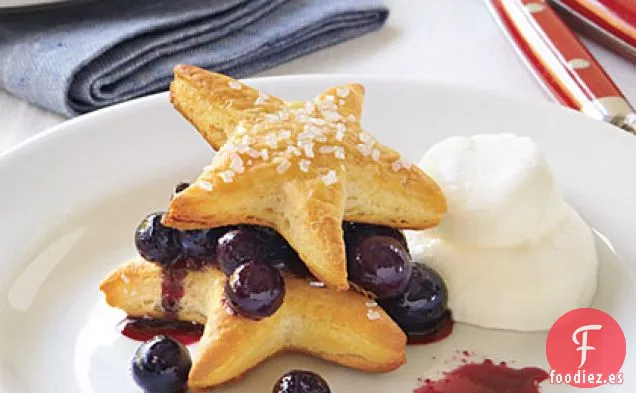 Pastel de Arándanos con Pasteles de Estrellas Azucarados