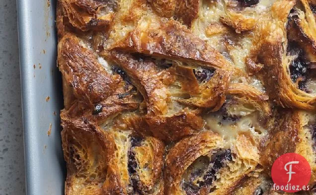 Budín de Pan con Cruasanes de Arándanos