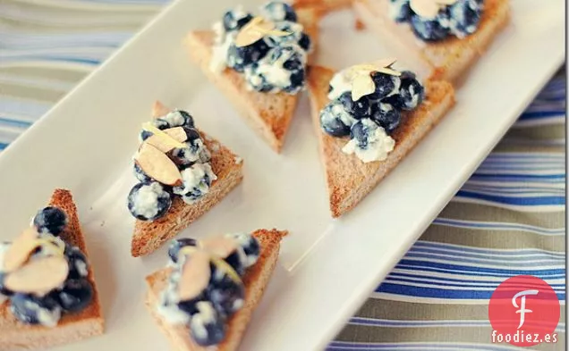 Crostinis de Almendras y Arándanos