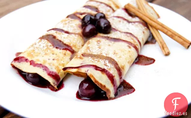 Crepes de Canela Con Compota de Arándanos