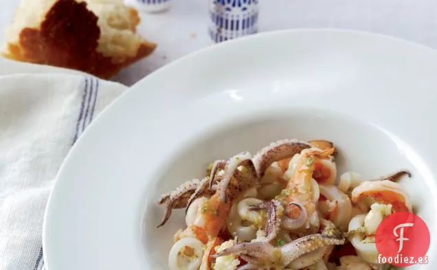 Ensalada de Marisco Caliente con Pistacho y Alcaparras