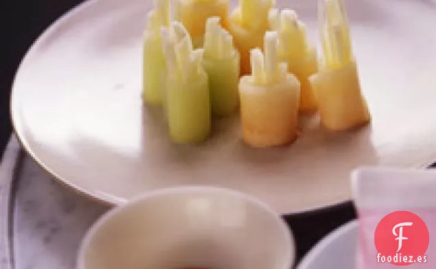 Sushi De Frutas Frías Con Salsa De Miel