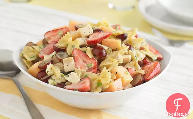 Ensalada de Frutas y Pasta Cremosa Helada de Semillas de Amapola