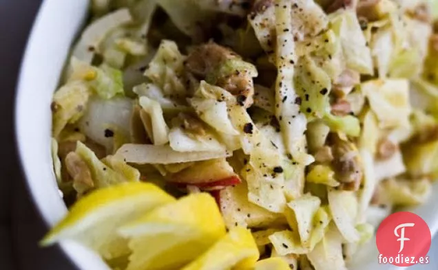 Ensalada de Col ligera y atrevida. Cubos de Tempeh de Arce de Semillas