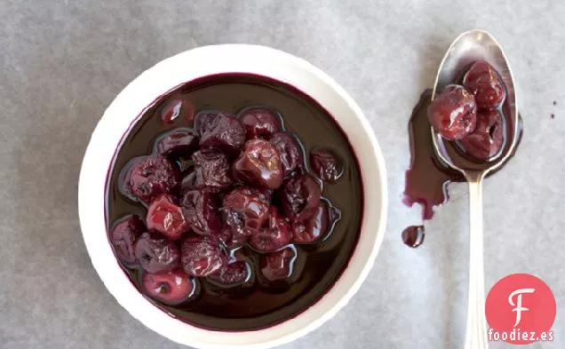 Cerezas Escalfadas En Vino Tinto