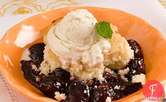 Tarta De Cereza Fresca Con Helado De Vainilla