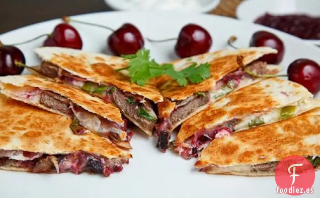 Quesadillas de Pato con Salsa de Chipotle y Queso de Cabra