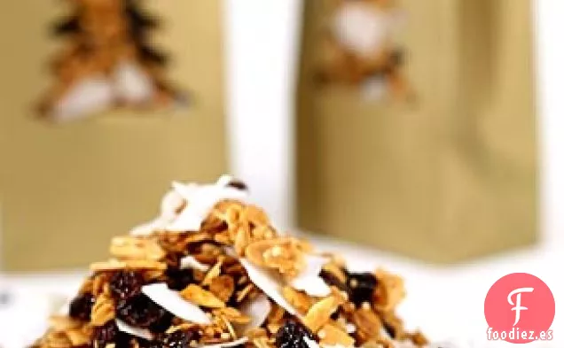 Granola de cereza, almendra y coco