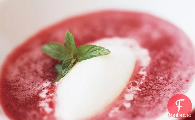 Sopa de Cerezas Frescas con Sorbete de Limón