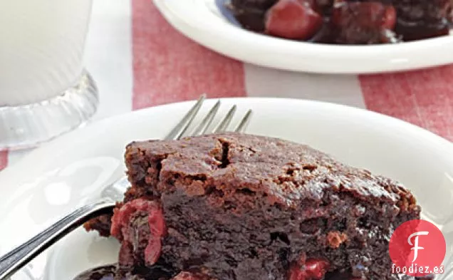 Pastel de Budín de Chocolate y Cerezas