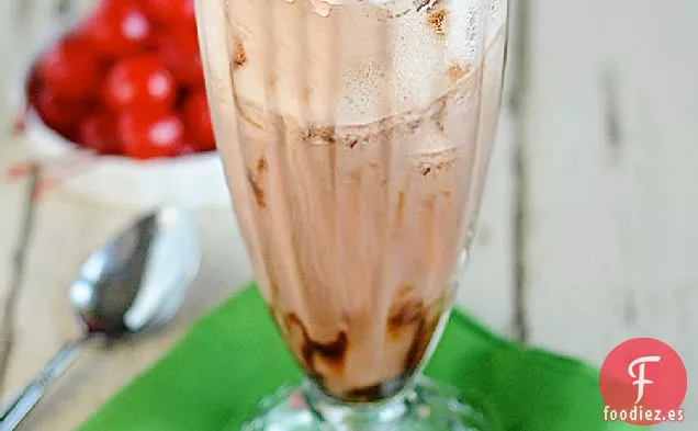 Flotador De Helado De Chocolate Con Cereza De Maga Simple Y Deliciosa