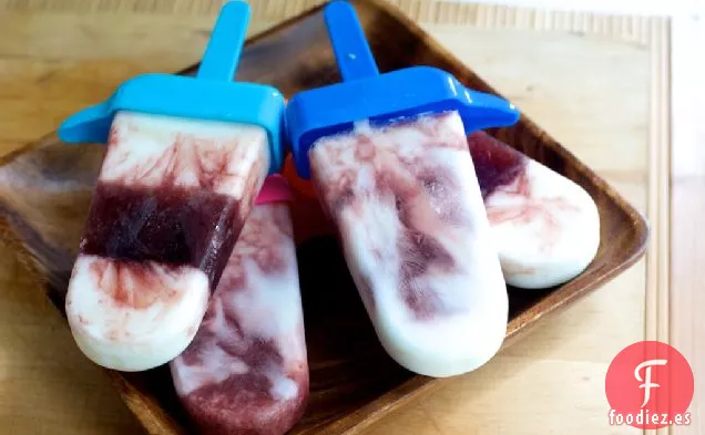 Paletas Heladas de Yogur con Cereza