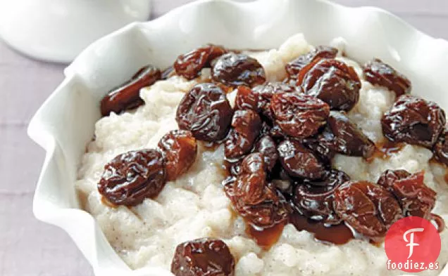 Arroz con Leche con Canela y Salsa de Cerezas Secas