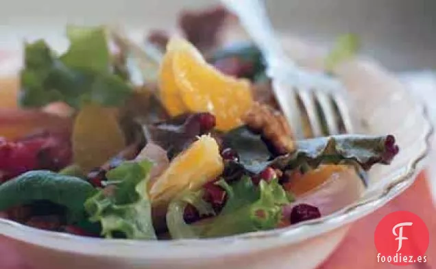 Ensalada de Clementina con Nueces Especiadas y Cebollas en Escabeche