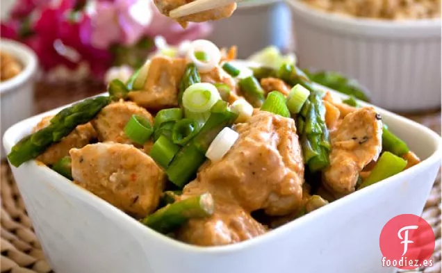 Pollo Con Salsa De Coco y lima y Maní