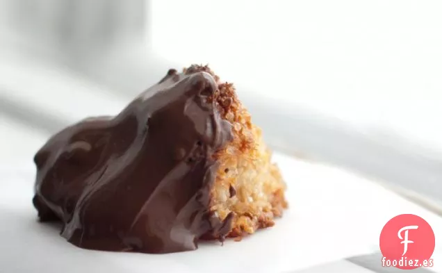 Macarrones de Arce bañados en chocolate negro